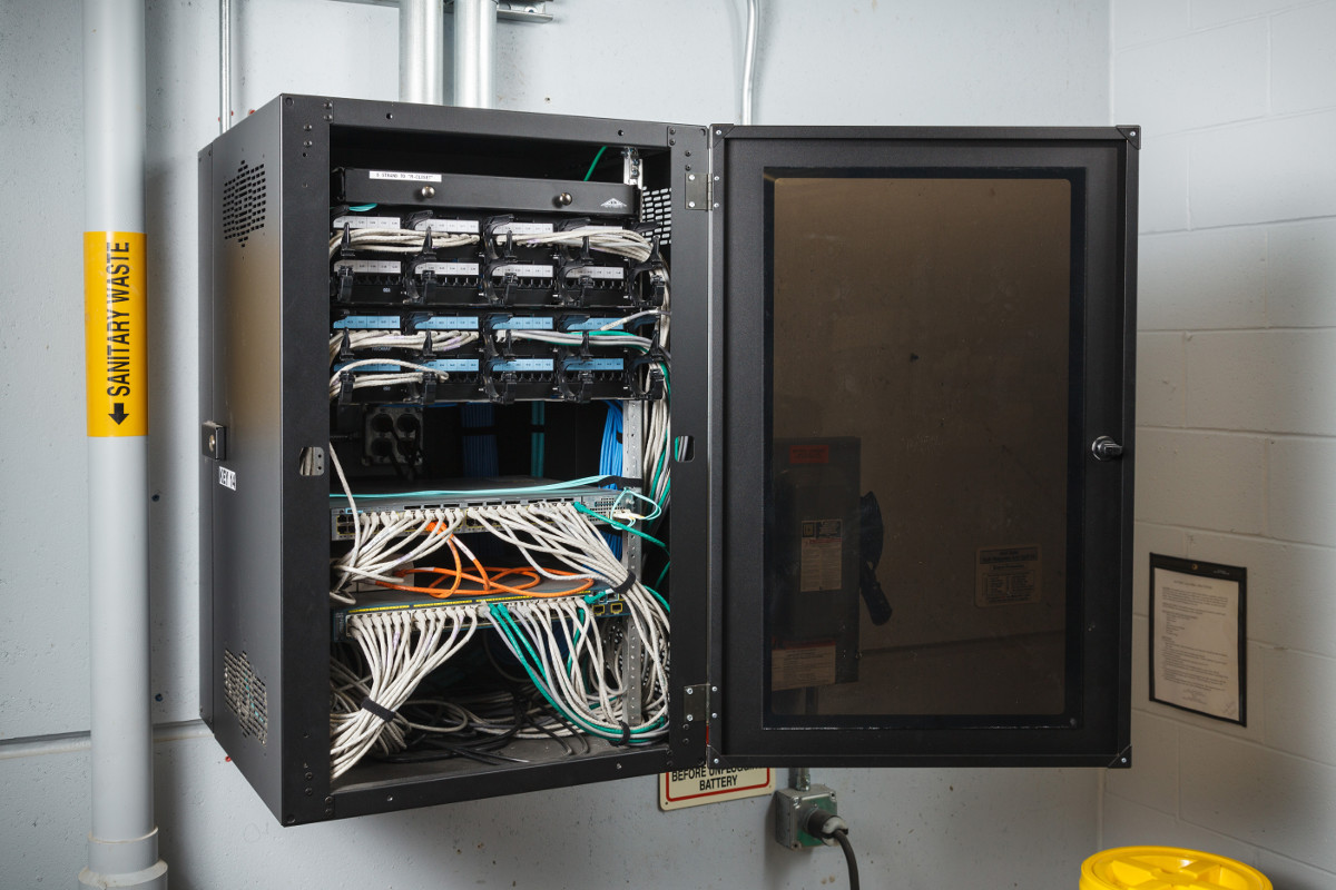 Tag a friend who needs a little cable organization in their life. 👀🙈