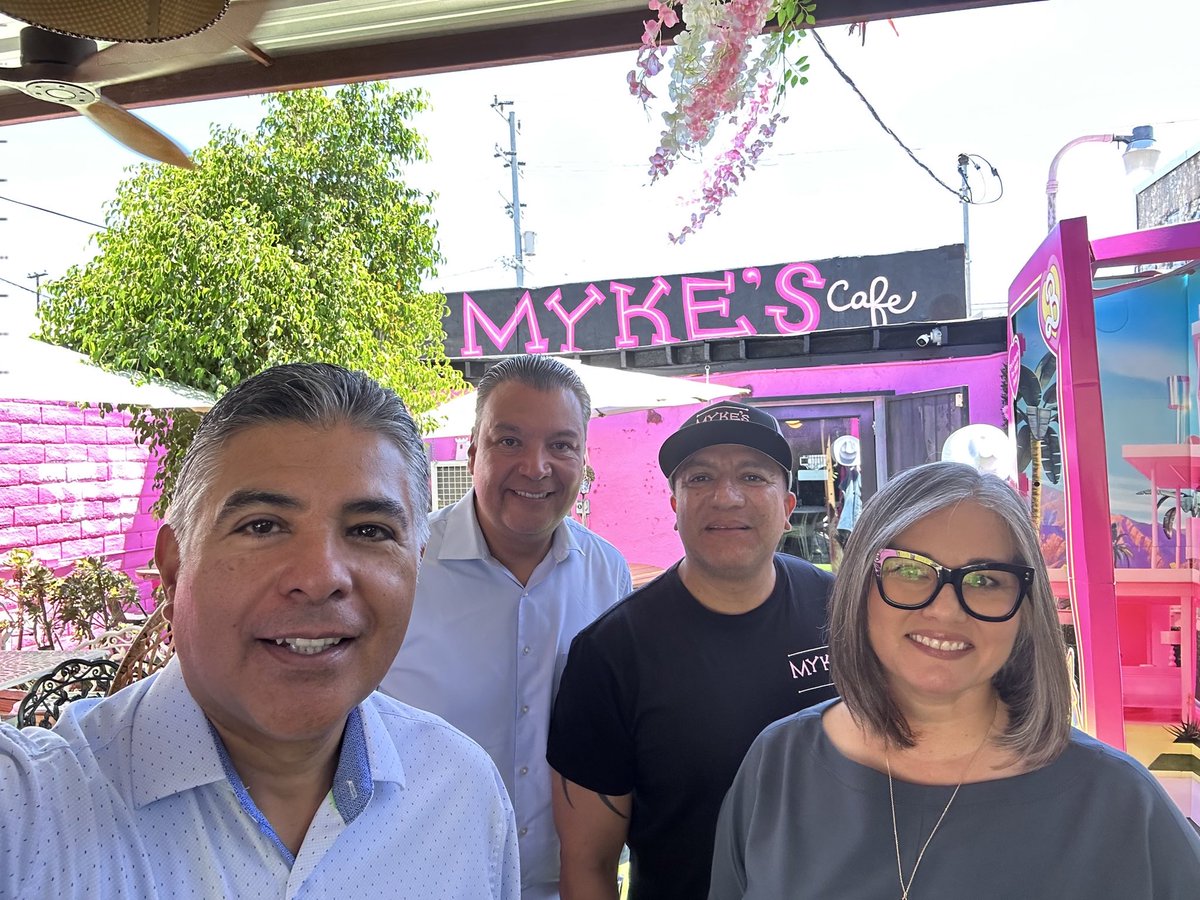 Great to kick off 818 Day with @AlexPadilla4CA, @MRodCD7, and Ralph from Myke's Cafe — the best place for brunch in the San Fernando Valley. Let's celebrate our community today and go support small businesses!