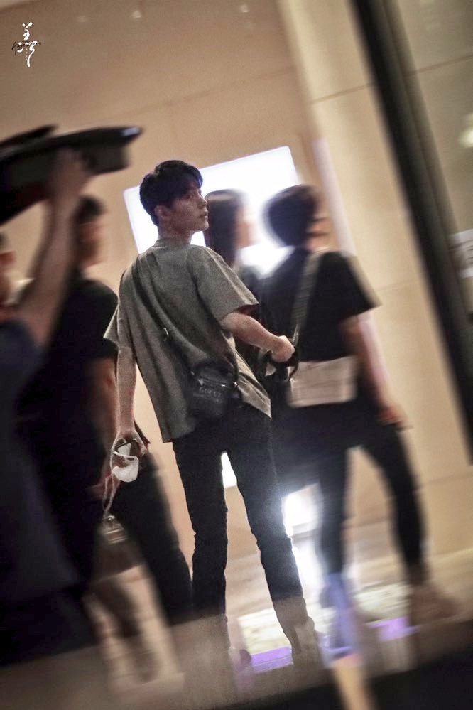 Okcd_aktf's tweet photo. when he arrived in BJ on 18/08.

Happy Zhan Zhan, but with red eyes👀
(cpn) https://t.co/3edNjse07P