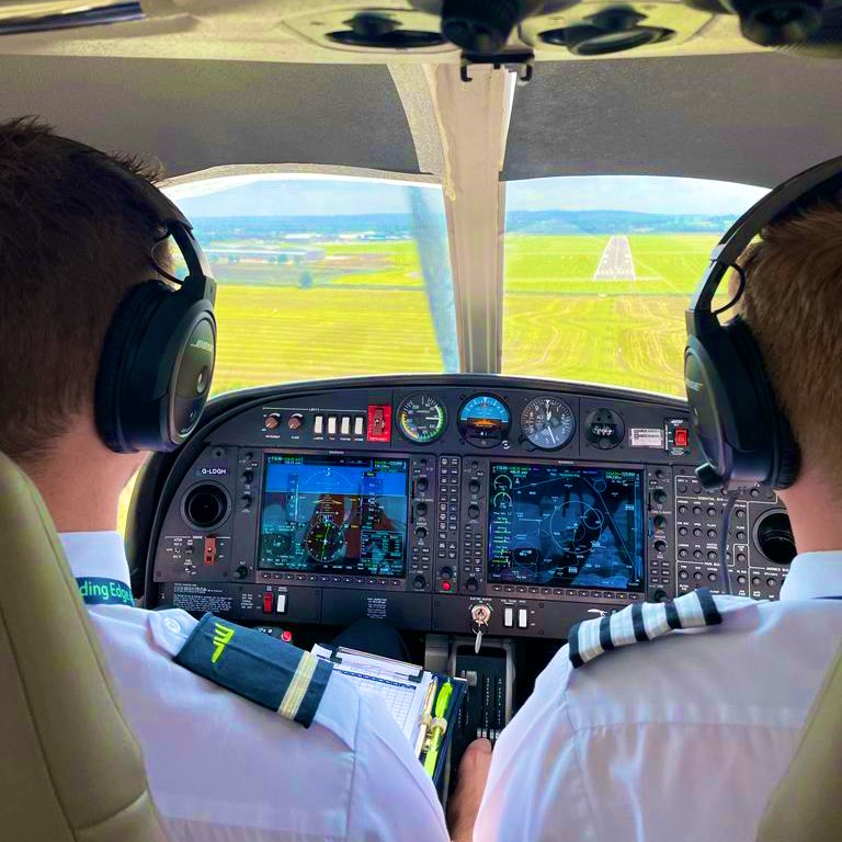 My first radar vectored ILS approach into Oxford 👊🏼❤️