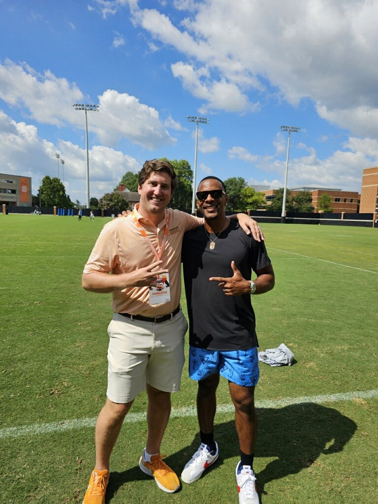 EricQuiz2096's tweet photo. Welp can’t say that today was anything but legendary. Met the number 1 all time greatest #VFL in #Tennessee history in my humble opinion. Thanks for being as cool in person as you were awesome on the gridiron @PeerlessTheVol #GBO #TheVolClub Join today! https://t.co/QzSqjqHjx8 https://t.co/YMdJMe27um