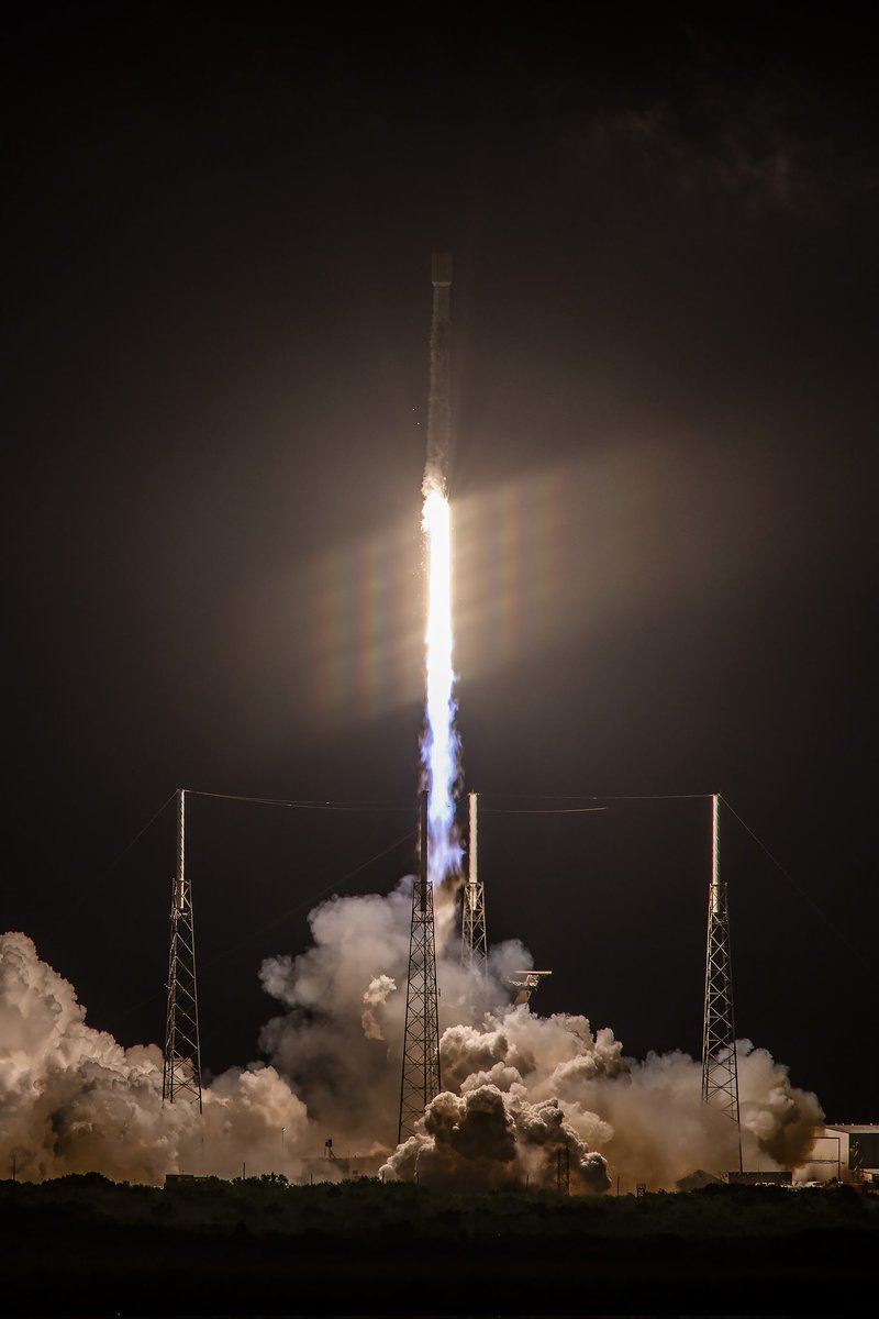 AliAbsh29608621's tweet photo. Dayax gacmedka oo loo yaqan falcon 9  gobalka folarida usa isogoo https://t.co/6j8JA2fWBN