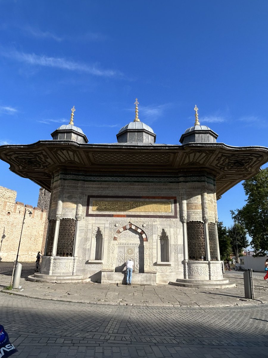 BiruniKhorasan's tweet photo. Turks have a very interesting Persian name for the place they perform their prayer ablutions: “abdasthane”. (آبدستخانه). Mix of the words “âb” (آب، water), “dast” (دست, hand) and “hane” (house, خانه). Literally “house of hands water”.

I don’t think this word exists in Persian. https://t.co/C4NUVuSNAx
