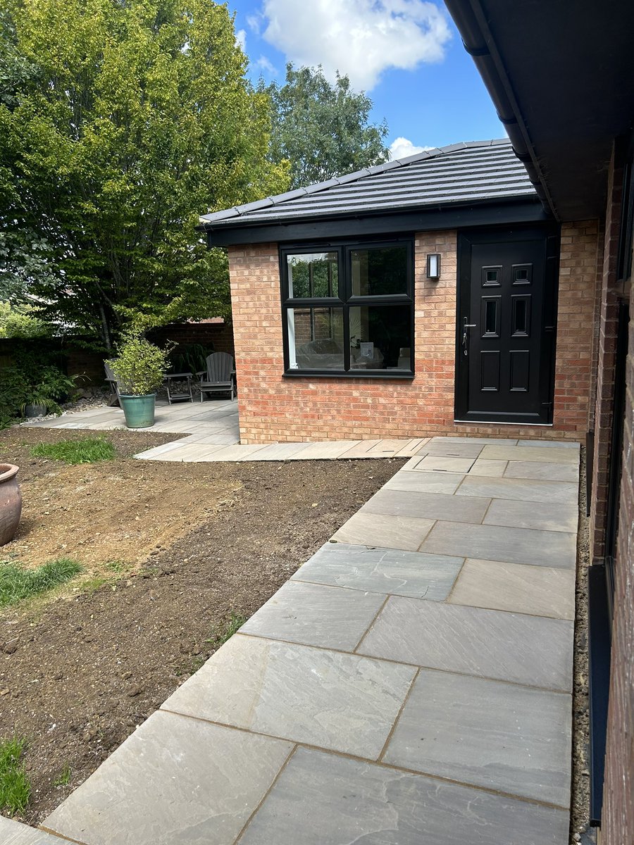 Evansonsbuild14's tweet photo. Single story extension with hard landscaping. https://t.co/bZIlQp9bL7