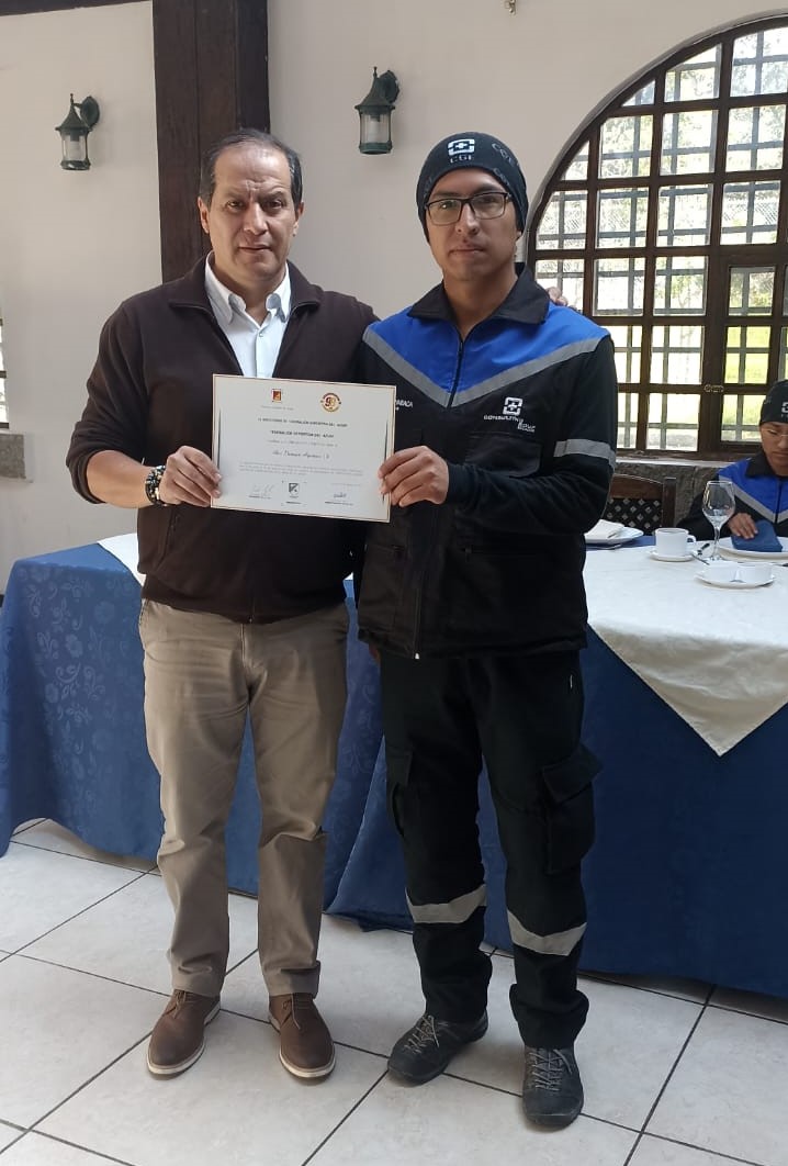 FEDEAZUAY's tweet photo. 📌 Este viernes 18 de agosto, @FEDEAZUAY, dio un gran paso en beneficio de sus atletas y del deporte local al afianzar el convenio con @CGEecuador, entidad que presta un enorme servicio a las diferentes disciplinas federativas.
@DeporteEc
✅ #FDACunaDeCampeones https://t.co/EN6D18PN65
