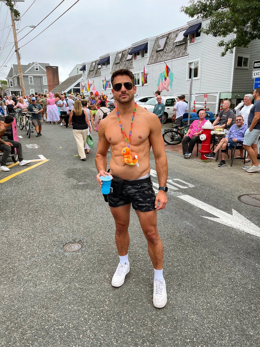 chrisjonmeyer's tweet photo. I put a lot of effort into this costume. https://t.co/hOHwBDulfV
