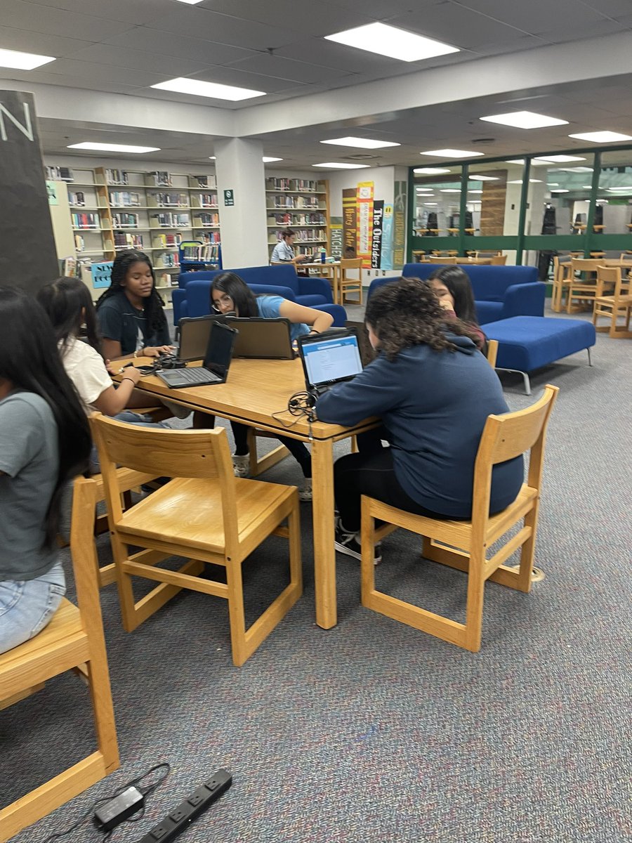 JMarquez_LMS's tweet photo. Wrapping up a successful week of junior laptop verification &amp; freshman orientation! Your MHS library has been busy😅 We love what we do! 💚💙💚 #TeamSISD @DMacon_MHSReads @Sparks_Interest #LibrarianBrags #MHSlibrary https://t.co/8LCApuOaIC