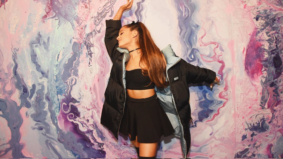 ListenSpotifyRP's tweet photo. ยฉ #RPSpotify โบ Sweetener โบ Experience โ๏ธ
We believe God is a Woman! More pics of ๐ฉ๐ฒ๐ป๐๐ ๐ฆ๐๐ฒ๐ป๐๐ผ๐ป (@overthinkingirI) in her very own Sweetener Experience yesterday. https://t.co/AImS7BKRU8