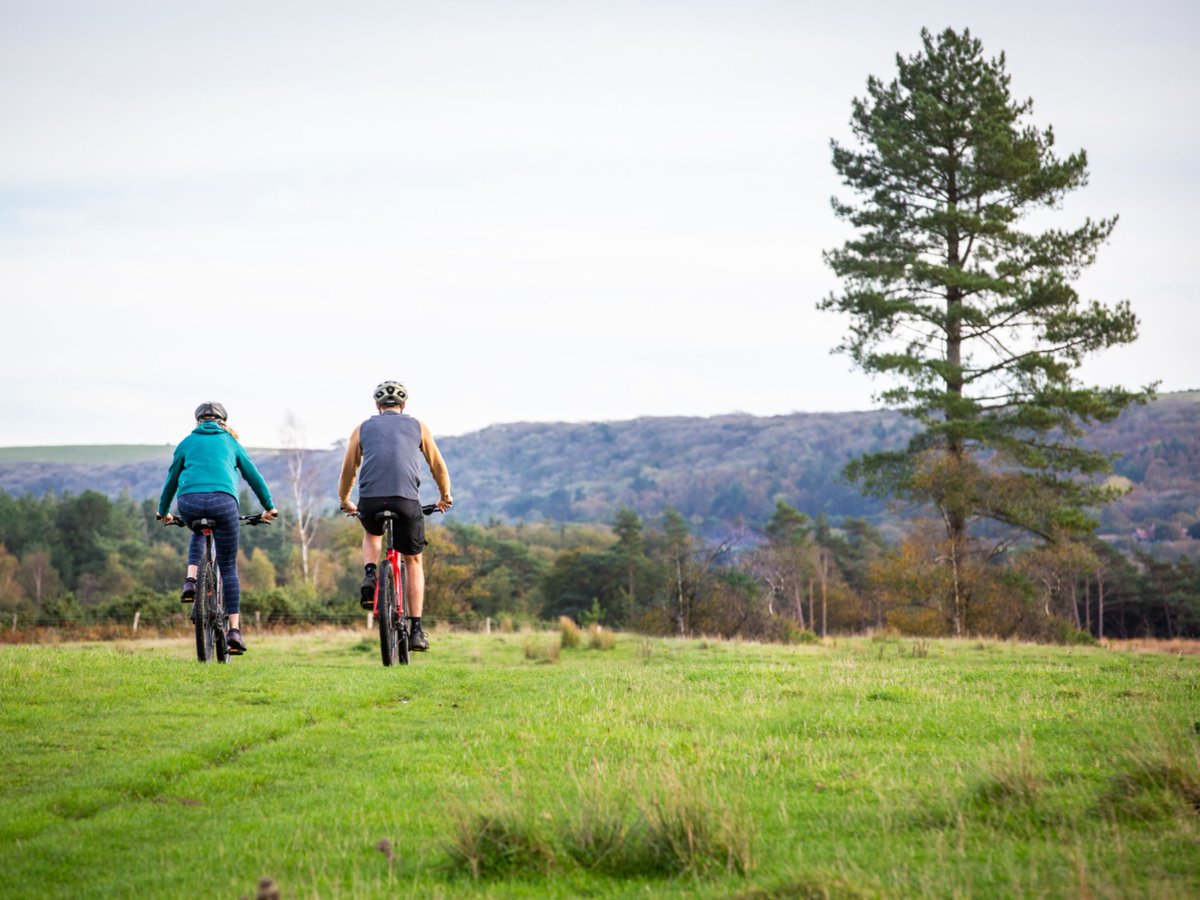cycleXpurbeck's tweet photo. Hit up the Purbeck cycling trails this Summer! 📍

Find hidden beauty spots and delicious local foods along the way. 💫

Bike hire prices include: maps, a free GPS app, helmets, kit bag and locks.

We would highly recommend pre booking your bikes in August https://t.co/FgV9YSCvLs