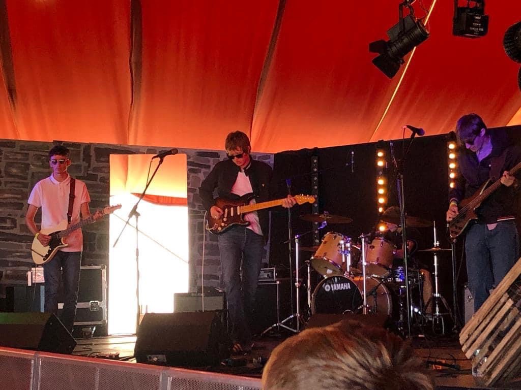 The Vive tweet media