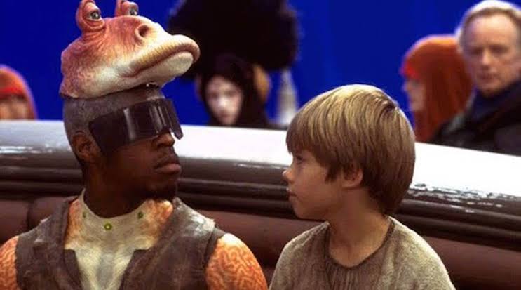 本日8月19日は、ジャー・ジャー・ビンクスとカレラン・ベクを演じたアーメド・ベストを演じた誕生日🎉

ジャー・ジャーは当初批判され、演じたベストへの誹謗中傷までありました

しかし、『マンダロリアン』ではグローグーを救うジェダイを演じ、彼自身も再評価されています