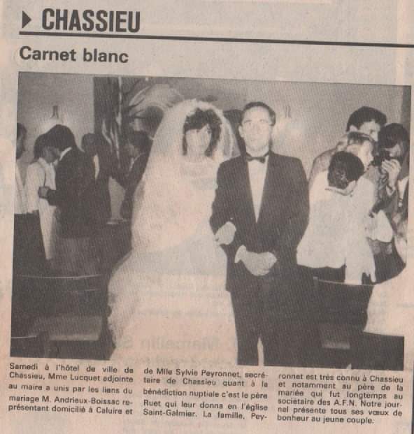 ChassieuStory's tweet photo. Lancement des Carnets Blancs Chasselands 🥰 En souvenirs des mariés des années 80 90 et 2000😋 #IEUFC à retrouver sur #Facebook et #Instagram #Chassieu #Mariage #Mairie https://t.co/S0nuyelkqV
