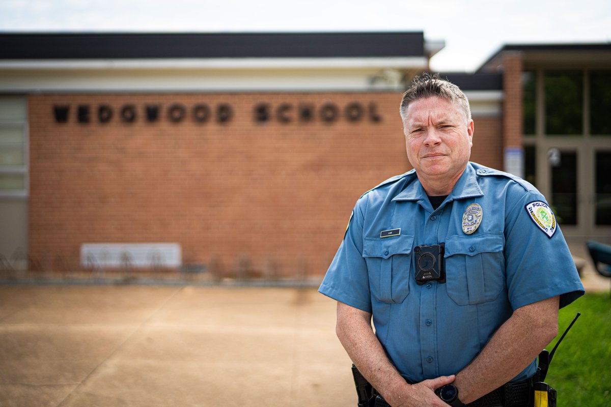 FlorissantPD's tweet photo. Meet our 23-24 school year SRO's. These officers play an essential part in our school community. 
With the start of school beginning, safety and support are our top priorities for students, staff, and parents.
We have SRO's at Cross Keys Mid, Wedgewood, McCluer, &amp; McCluer N. HS. https://t.co/6LVS3BuC4P
