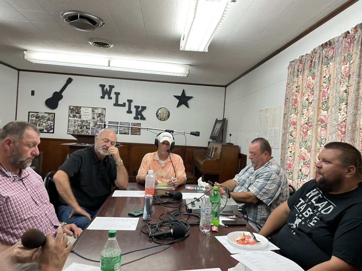 ducksquadceo's tweet photo. We’re back! Fumblin’ Around today at 5 on WLIK 97.9 fm / 1270 am on your radio dial (kids, radios used to be buttons and dials before touch screens) https://t.co/4W3FDbD91x