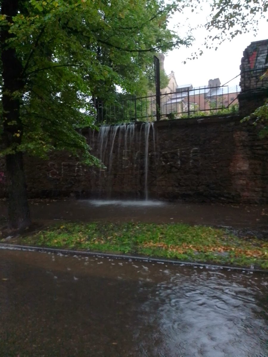 Valdemāra ielā uzradies, iespējams, augstākais ūdenskritums Latvijā pasaulē.