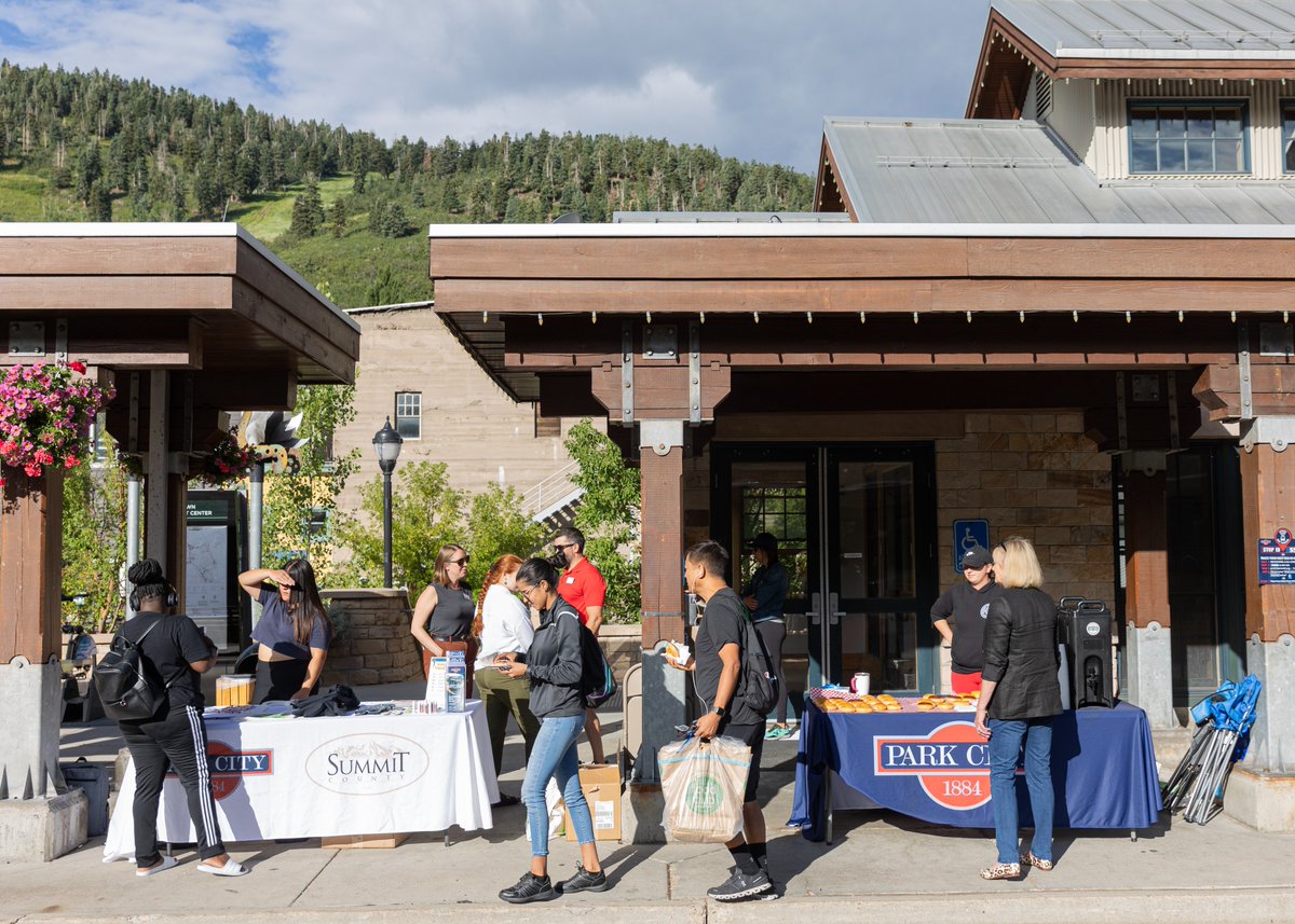ParkCityGovt's tweet photo. Thanks for joining us this morning at the Old Town #Transit Center for doughnuts and coffee with Mayor Nann Worel and Councilor Tana Toly!
Be sure to participate in Walk, Roll, #TransitWeek tomorrow, Aug. 19, at McPolin Elementary School for the #BikeRodeo from 10 a.m.-12 p.m. https://t.co/k4Sdlhh0oT