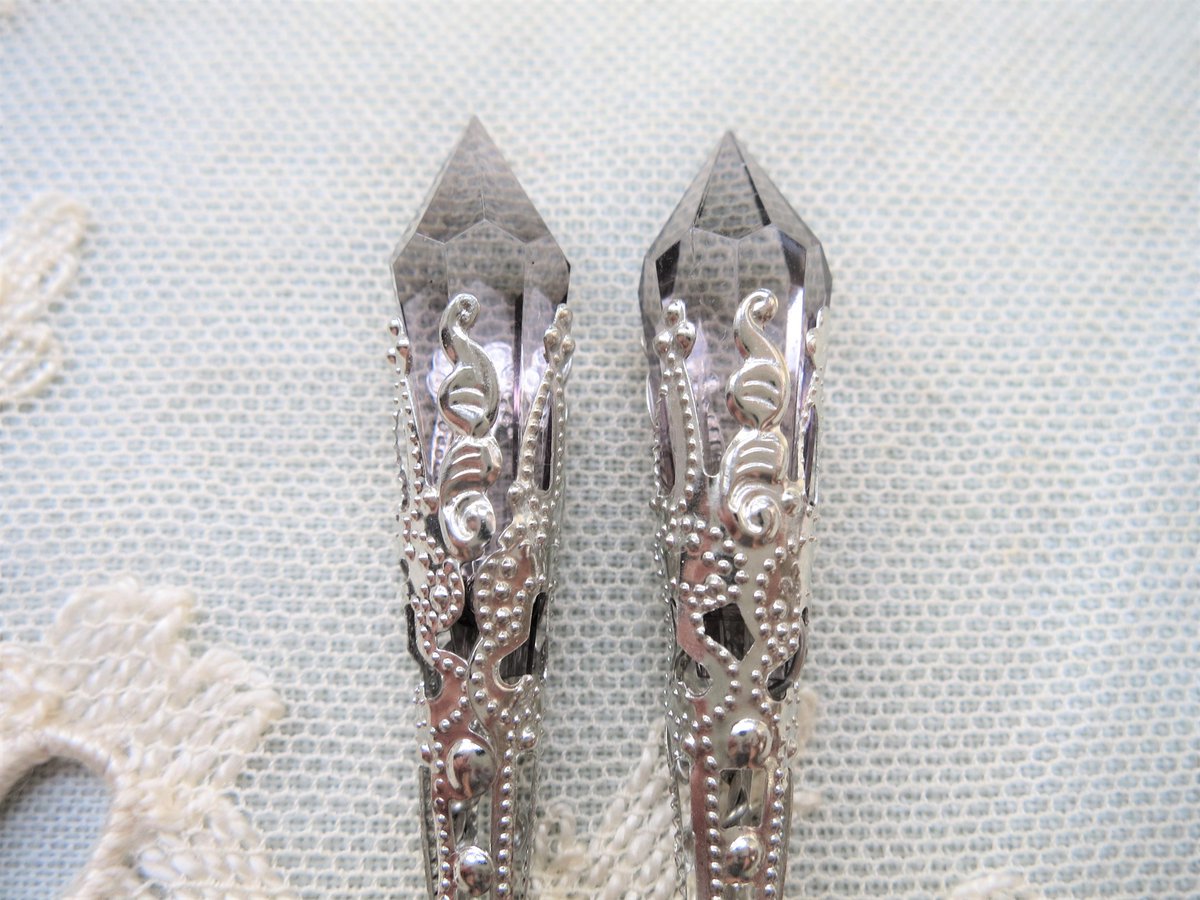 LovesVintage43's tweet photo. 🧡Flapper Vamp Pointed Teardrop Earrings in Grey & Antique Silver 🫶 #Handmade by me🥰Also in Clip Ons! 🎁Matching Pendant Available! #etsy #MHHSBD #TheCraftersUK #UKMakers #CraftBizParty #shopsmall #vintagestyle #ArtDeco #Gatsby #vamp #Flapperstyle https://t.co/ZDaKGISFdO https://t.co/WcOcvO79Oq