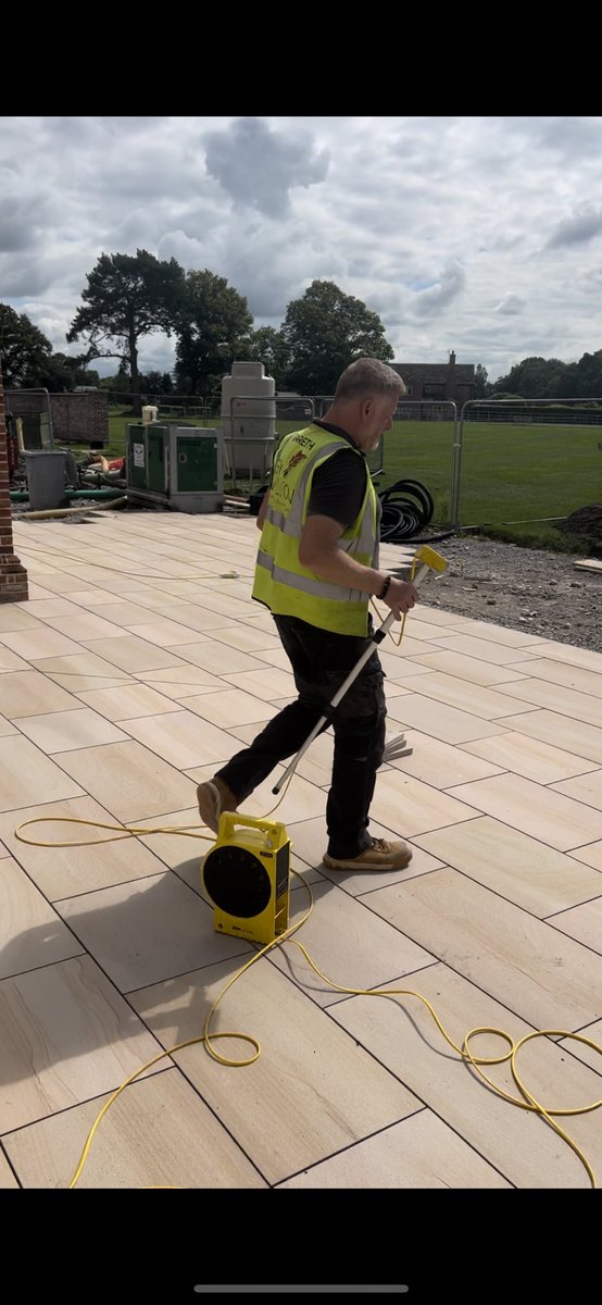 GKWilsonGardens's tweet photo. Site training, setting levels this week in Knutsford …. #sitetraining #landscaping #landscapingexpert #training #assessor https://t.co/Ex9WOGHOB7