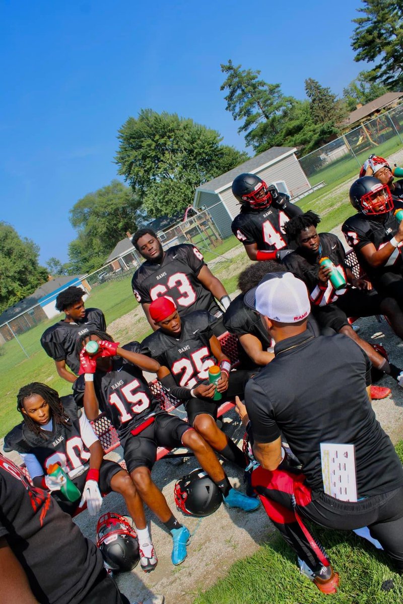 CoachDB_McNeil's tweet photo. It’s GameDay🔴🐏

🏟️ @ Elida Stadium
101 E North Street
Elida, OH 45807
⏰ 7pm
📺 WTOL Sports

#GoooRed |#BeatEilda

@RogersRamsSport @GoRedFootball https://t.co/NE960H3lLE