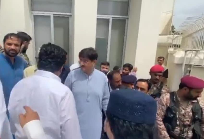 Nadirqureshi's tweet photo. ایم کیو ایم پاکستان کے ڈپٹی کنوینر اور دیرینہ ساتھی کنور نوید جمیل کو سُپرد خاک کردیا گیا،ترجمان ایم کیو ایم

نماز جنازہ میں کنونیر خالد مقبول ، سئینر ڈپٹی کنونیر مصطفی کمال ، فاروق ستار، ڈپٹی کنونیر انیس قائم خانی سمیت،  گورنر سندھ،، سابق وزیر اعلیٰ، مختلف سیاسی جماعتوں اور شعبہ ہائے زندگی سے تعلق رکھنے والی شخصیات سمیت ہزاروں افراد کی شرکت،ترجمان ایم کیو ایم 

کنور نوید جمیل کا سوئم کی فاتحہ خوانی کا اہتمام بروز اتوار حیدرآباد میں کیا جائے گا،ترجمان ایم کیو ایم

ایم کیو ایم پاکستان کا مرحوم کے انتقال پر تین روزہ سوگ کا اعلان،ترجمان ایم کیو ایم

تین روز تک ایم کیو ایم پاکستان کی تمام سیاسی سرگرمیاں بند رہیں گی،ترجمان ایم کیو ایم

#MQMPakistan