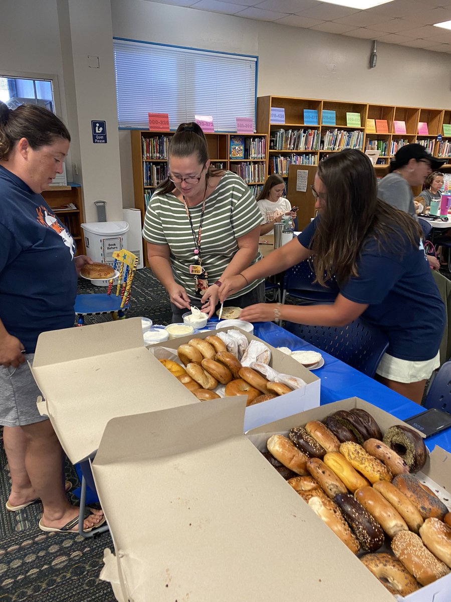 The <a href="/AgeofLearning/">Age of Learning</a> is at White Oak, sponsoring our #LETRS training. Our staff is enjoying fresh bagels! 💚🤍#WildAboutWhiteOak