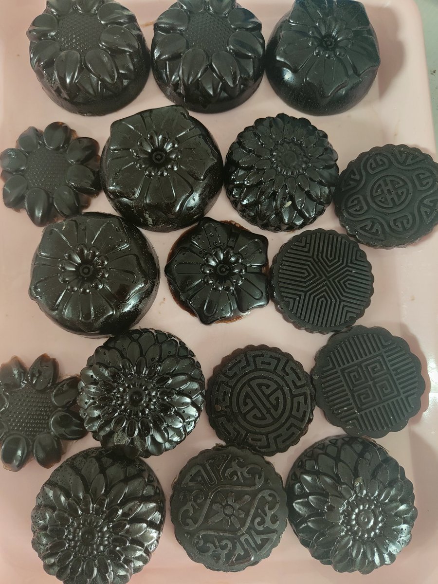 s1mpletruths's tweet photo. I made a 'soap' bar that is far better than anything your friendly, compromised dermatologist can offer. Anyone can do it, it's easy. #colloidalsilver #colloidalcopper #msm #arganoil #blackseedoil and essential oils. #SimpleTruthsFoundation https://t.co/a8nlN25NFs
