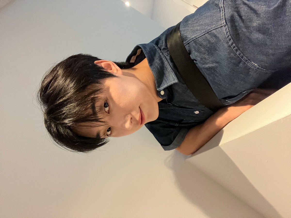 OmegaX_members's tweet photo. [#OX]

💙요즘 청을 많이 입네💙

#OMEGA_X #오메가엑스
#재한 #JAEHAN https://t.co/WiBPxbslG4