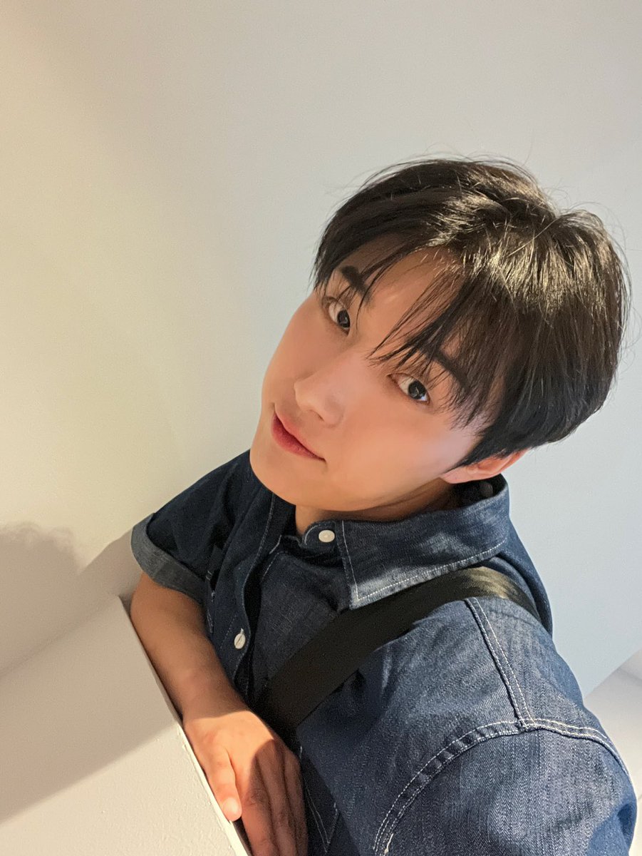 OmegaX_members's tweet photo. [#OX]

💙요즘 청을 많이 입네💙

#OMEGA_X #오메가엑스
#재한 #JAEHAN https://t.co/WiBPxbslG4