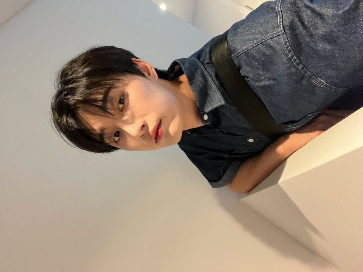 [#OX]

💙요즘 청을 많이 입네💙

#OMEGA_X #오메가엑스
#재한 #JAEHAN