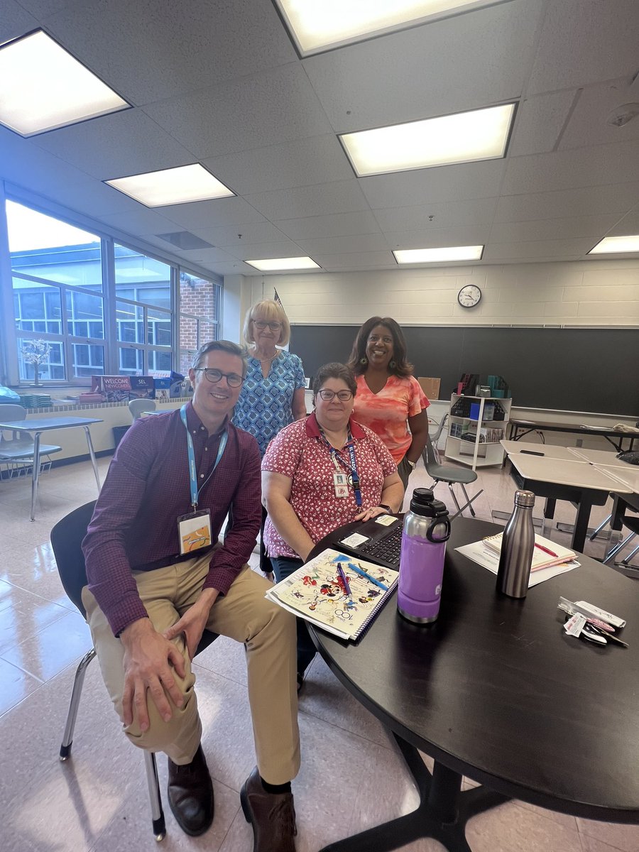 angeeceegee's tweet photo. Professional learning could not get any better than working with colleagues from across the pond and right next door. Teachers raved about @thisislanguage features that support #LanguageProficiency‼️Thank you, George and Faye!! @Sfwyhs #leadloudoun https://t.co/5960drMw1g