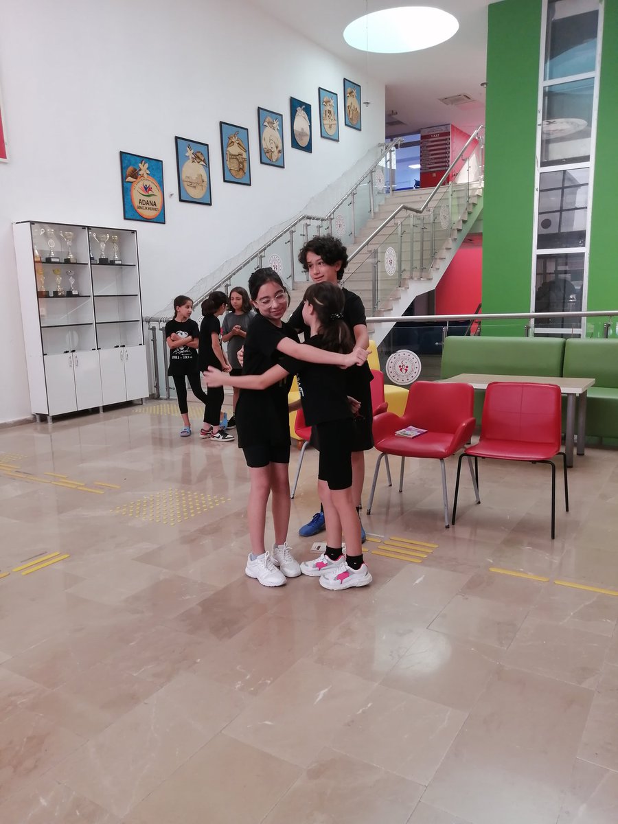 GSB_AdanaGM's tweet photo. Drama atölyesi öğrencilerimiz, ziyaretçilerimizi pandomim gösterileri ile karşıladılar. 🎭

#EgitimTimi
#AdanaGM https://t.co/mhUb7f4OT4