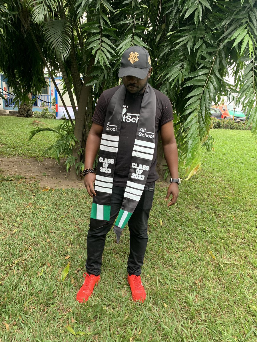 TweetNaijaBlog's tweet image. Proud of what i have achieved with @altschoolafrica this past 12-months. 

Big congratulations to me and all the graduating #ProductNinjas.

@hackSultan @falzthebahdguy 

#AltGrads23 #AltGrads2023 #ClassOf2023.
