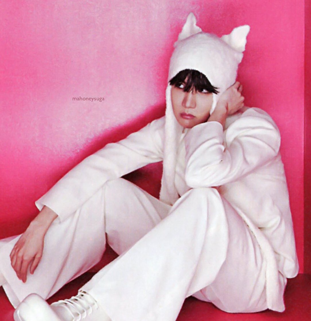 elle_moonchild7's tweet photo. he’s so cute need to keep him in my pocket https://t.co/B542XOiRQa