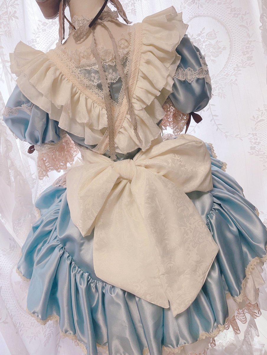 ♡オリジナルコスプレ衣装
創作不思議の国のアリス
アンティークドールっぽくくすんだ色味のアリスのエプロンドレス🐇⏰🥀♥️
また違うテイストで作りたいな〜☺️

#しゃけ製