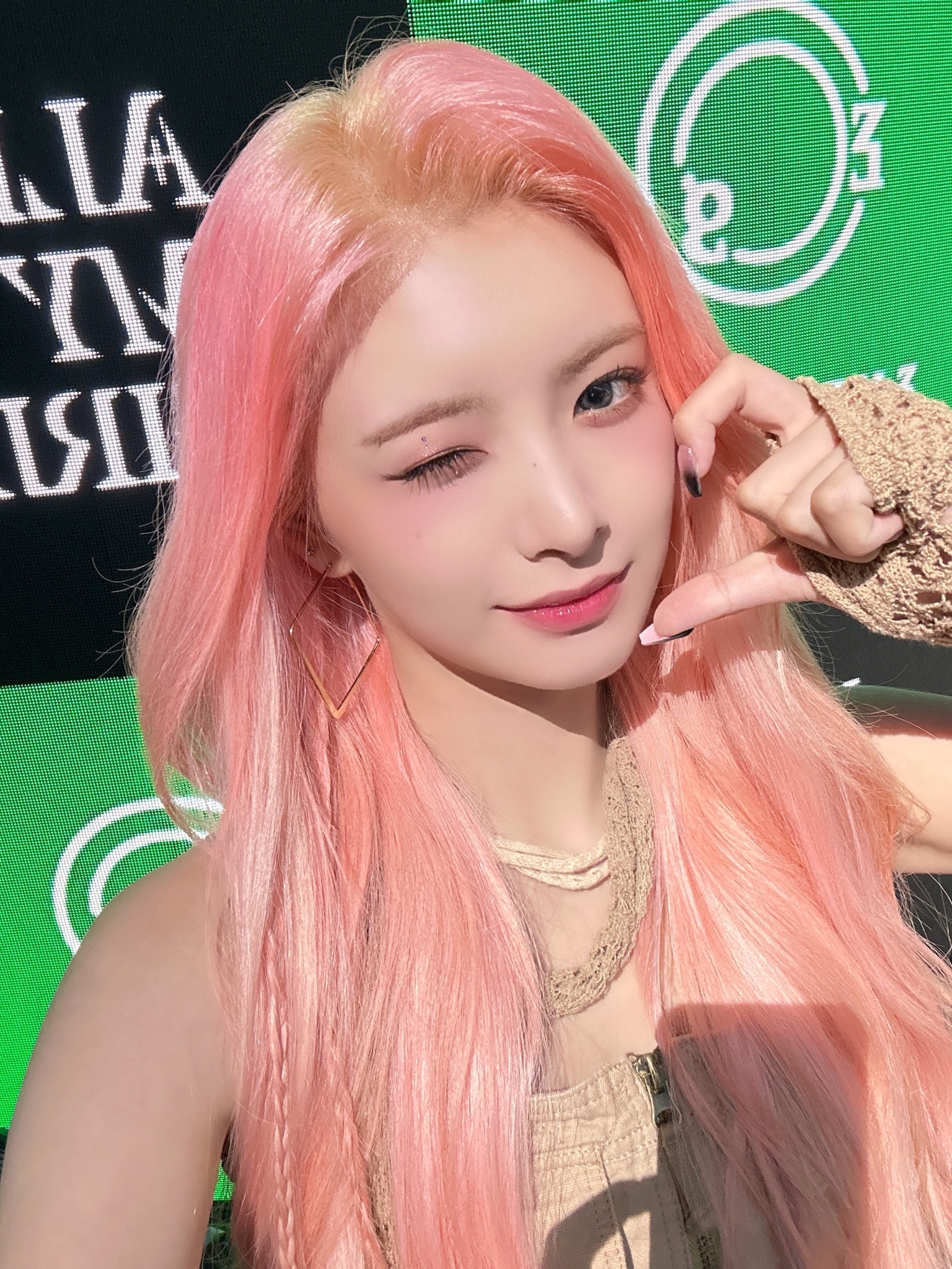 F30DB5Zb0AAt5CT?format=jpg&name=large