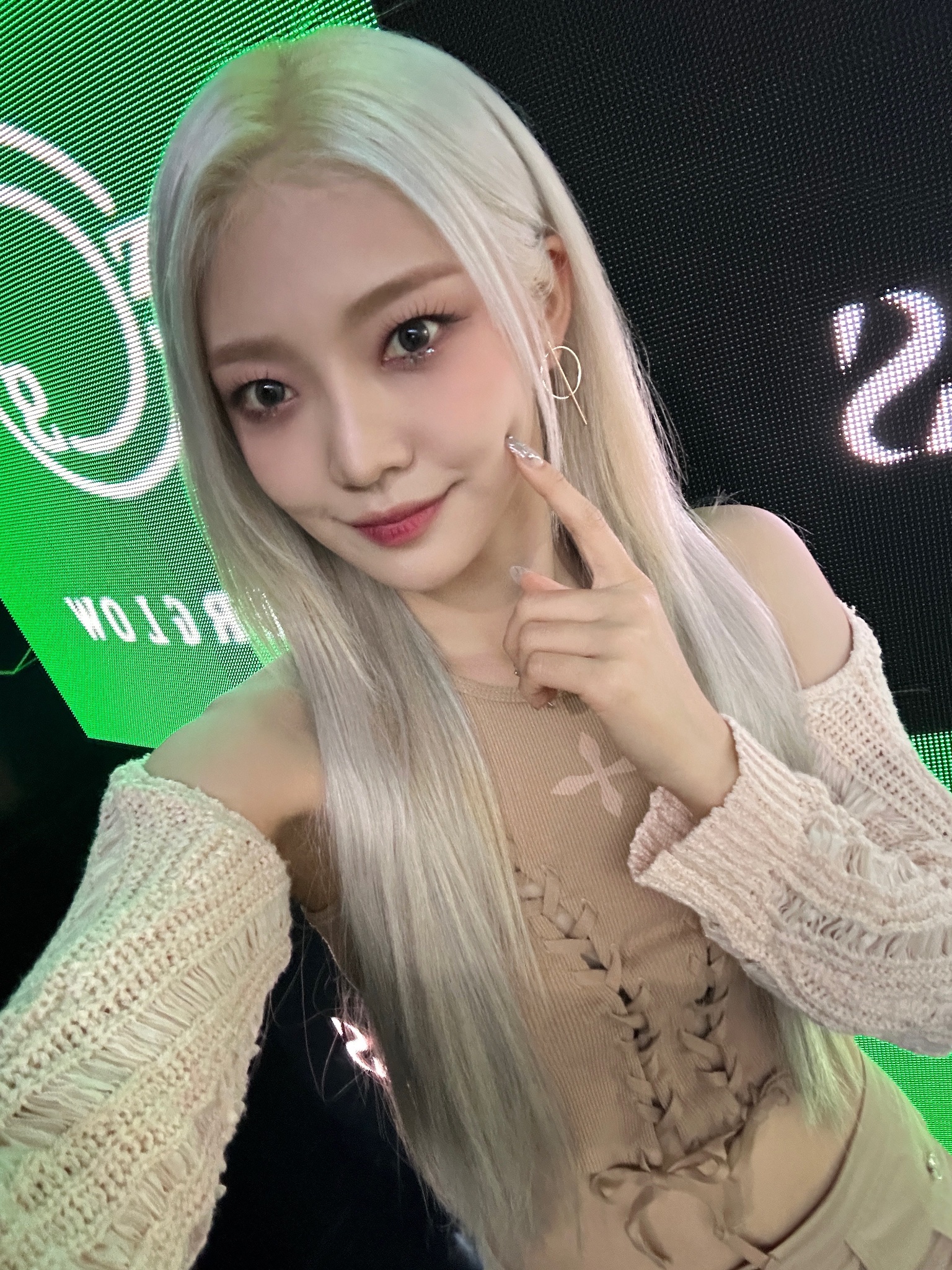 F30DBK3bQAA2OIE?format=jpg&name=large