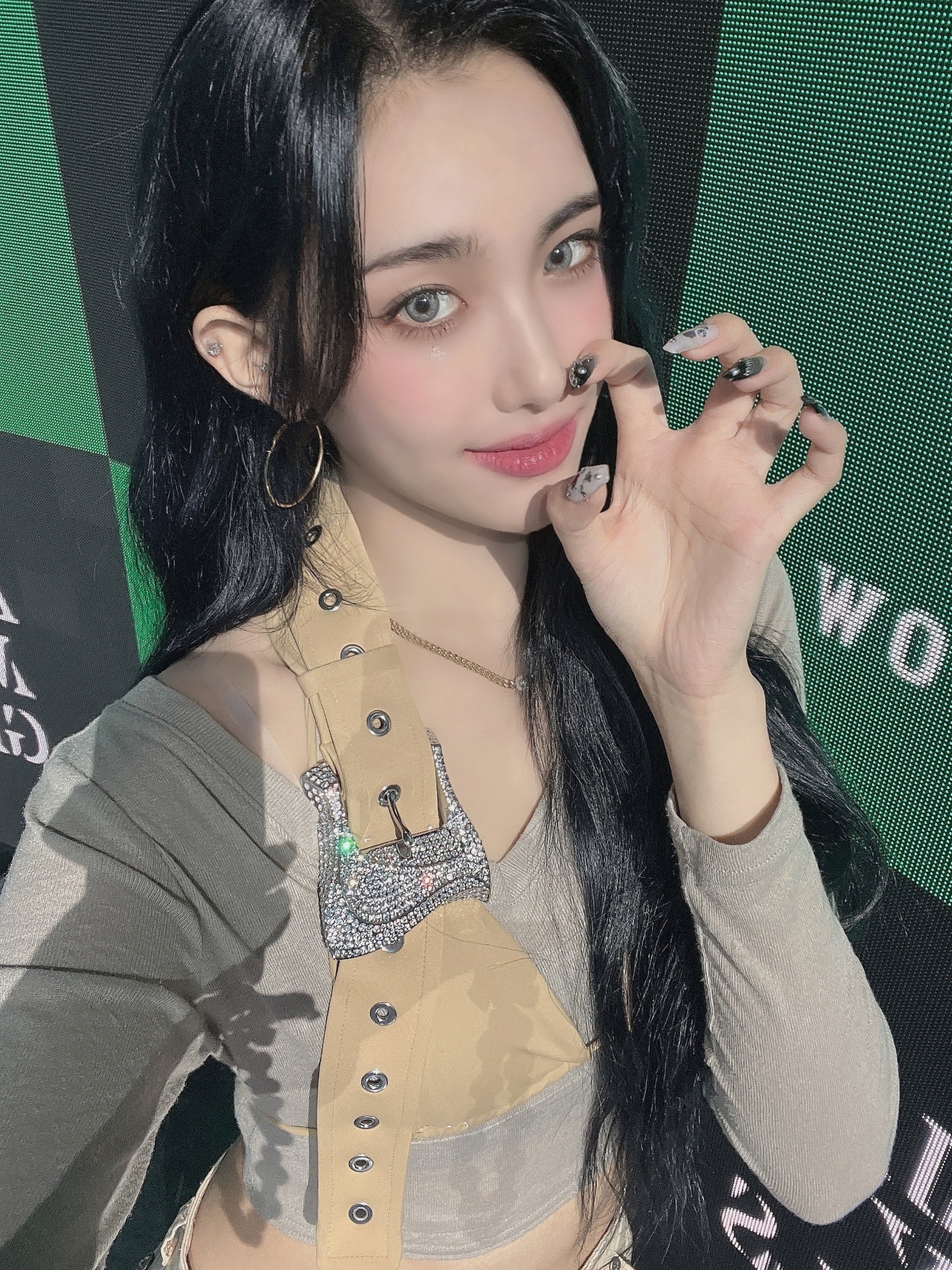 F30DBOLasAAGBK8?format=jpg&name=large