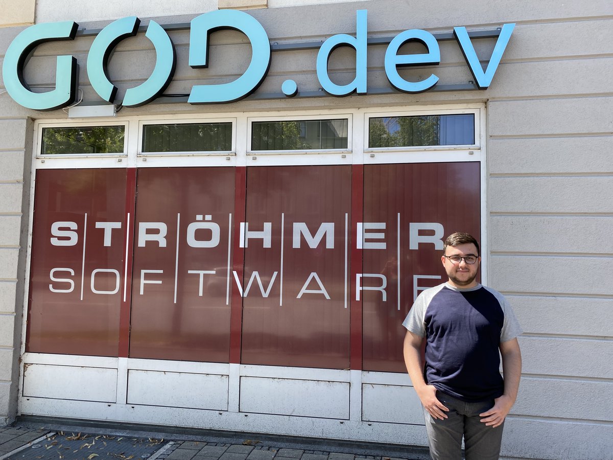 stroehmersoft's tweet photo. Im August und September beginnen deutschlandweit viele #Ausbildungen. Auch wir freuen uns, einen neuen Azubi zum #KaufmannFürDigitalisierungsmanagement bei uns begrüßen zu dürfen. Insgesamt bilden wir dadurch gerade 3 #Azubis aus um dem Fachkräftemangel entgegenzuwirken. https://t.co/ZzHhXepitK