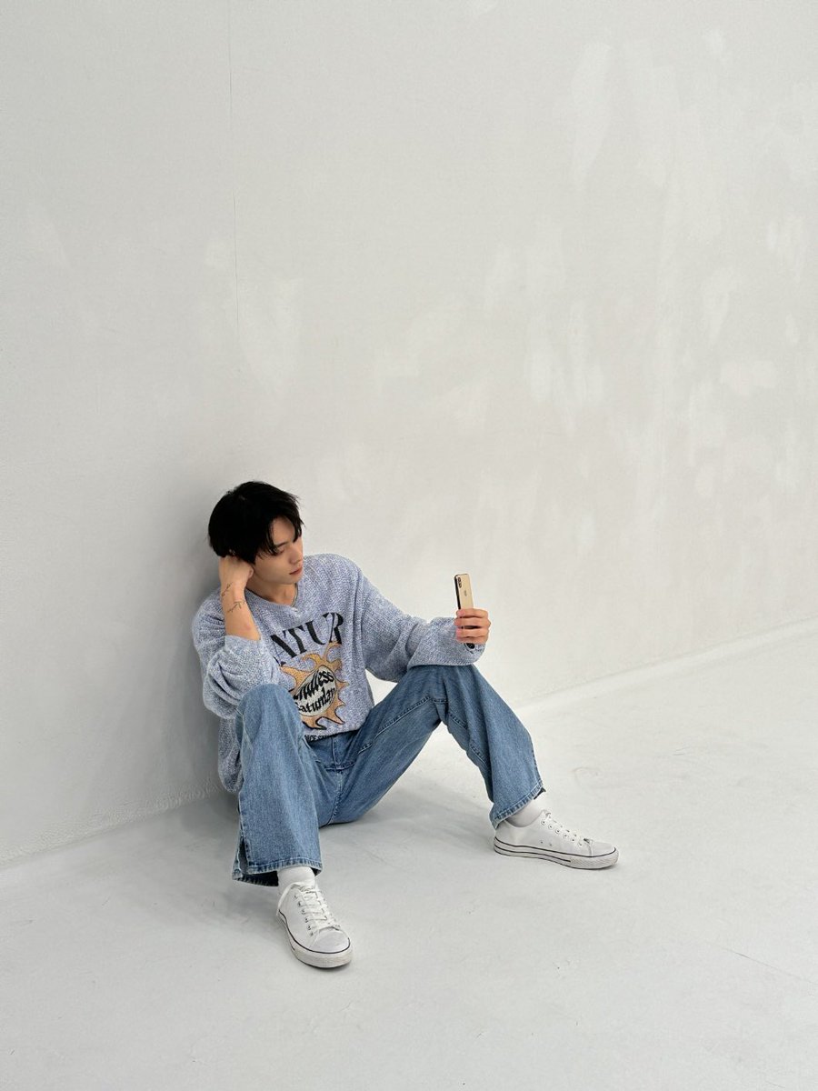 OmegaX_members's tweet photo. [#OX]

진짜 더워 🥵
더위 조심행 🌙

#OMEGA_X #오메가엑스
#제현 #JEHYUN https://t.co/f3QEWl9BR9