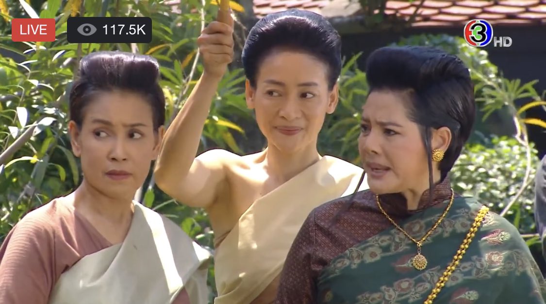 plaplaman2's tweet photo. เจ้าของบ้านไม่ได้เชิญออเจ้า
#บุพเพสันนิวาสรีรันep7 
#popezaap https://t.co/VzwKjqKJhv