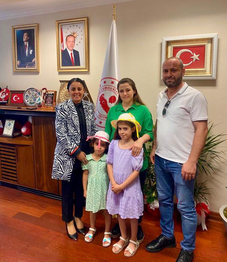 hatice_atan73's tweet photo. Şırnak ilimizin Silopi ilçesinden bizleri ziyarete gelen Kocakaplan ailesi ve minik fertlerine nezaket ziyareti için teşekkür ediyorum. https://t.co/mYgU08Z979