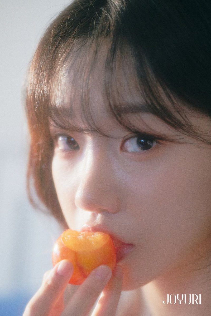 JoYuriBR's tweet photo. 📸 | Confira as fotos da YURI nos bastidores do photoshot do álbum: (1/7)

#JOYURI #チョユリ #GLASSY  #曺柔 https://t.co/tkCSdrSOWz