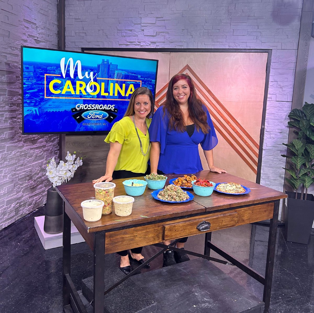 TabletopMediaGp's tweet photo. Sassool Sisters, Simone and Noelle, made an appearance on @mycarolinacbs17 Thursday morning to chat about all things @sassoolcafe and Hummus Mix Off! 👏❤️
To watch, visit: https://t.co/O48OXFIDMU
#tabletoptalk #hummusmixoff #sassoolraleigh #sassoolcafe #raleighnc https://t.co/9YbV7JbrAu