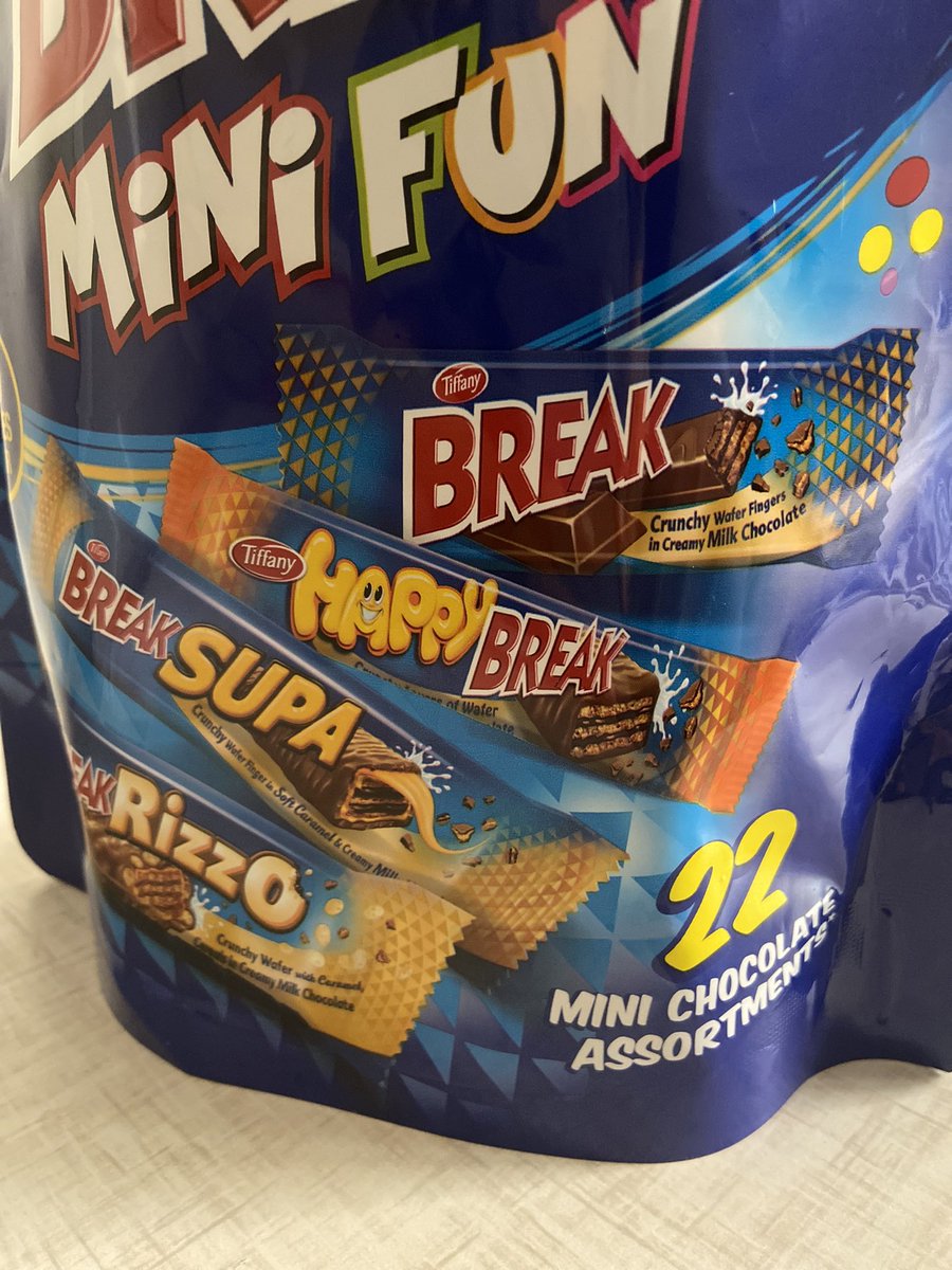 reem543_'s tweet photo. هذي  ٤ انواع شوكلاته 🍫
سُعراتها أقل من ٩٠ سعرة حرارية 🔥🔥

كتبت السعرات فوق كل نوع 
احفظوا الصورة عندكم 
وخذوا اللي خاطركم فيه واستمتعوا 😋

لا للحرمان ❌

تقدر تاكل شوكلاته وتنحف 💃❤️ https://t.co/QX10mvhkn5