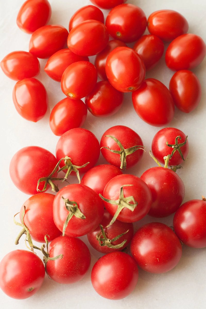 LorraineAuthor's tweet image. Tomatoes - cherry, baby plum and big meaty coeur de boeuff. We love #tomato soup in winter and this year there'll be loads! #tomatosoup #quickfood #Foodie 
#allotment #garden #tomatoes #growyourown #sustainability #smallholding #gardenshour  
recipe 👇
youtu.be/HiX4cElYMoE