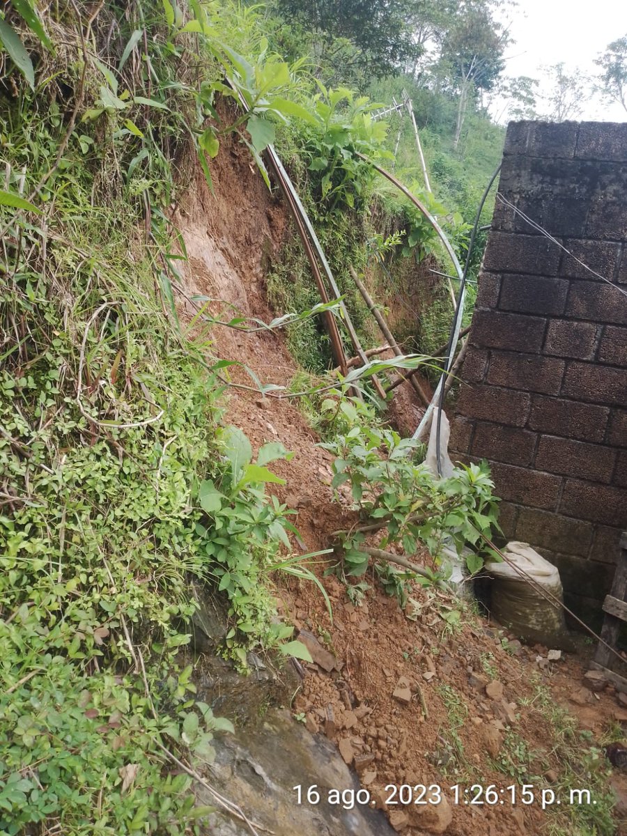 LaHoraMX's tweet photo. Las intensas lluvias de las últimas horas, dañaron tres viviendas en las comunidades de Tepepa de Zaragoza, Zacoalco y Tlaquilpa municipio de #Zoquitlan Puebla. https://t.co/doKYkT9gF7