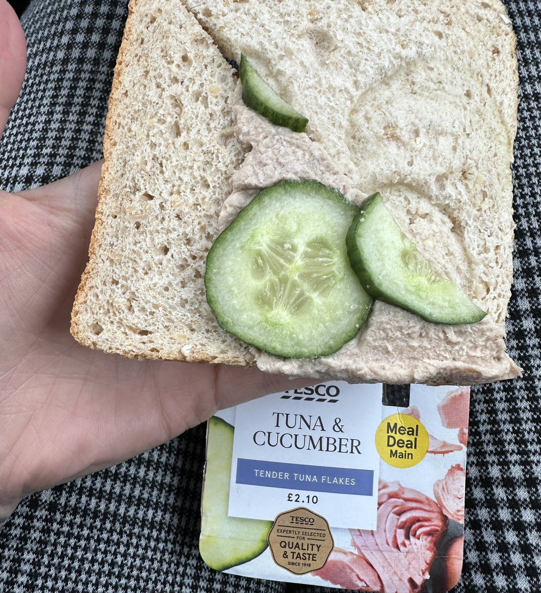 LeahBeach1's tweet photo. @Tesco be out here mugging me right off. I didn’t realise I payed full price for a less than half filled sandwich.
Would have loved to taste the tuna 😡 https://t.co/6SiYxOGdEp