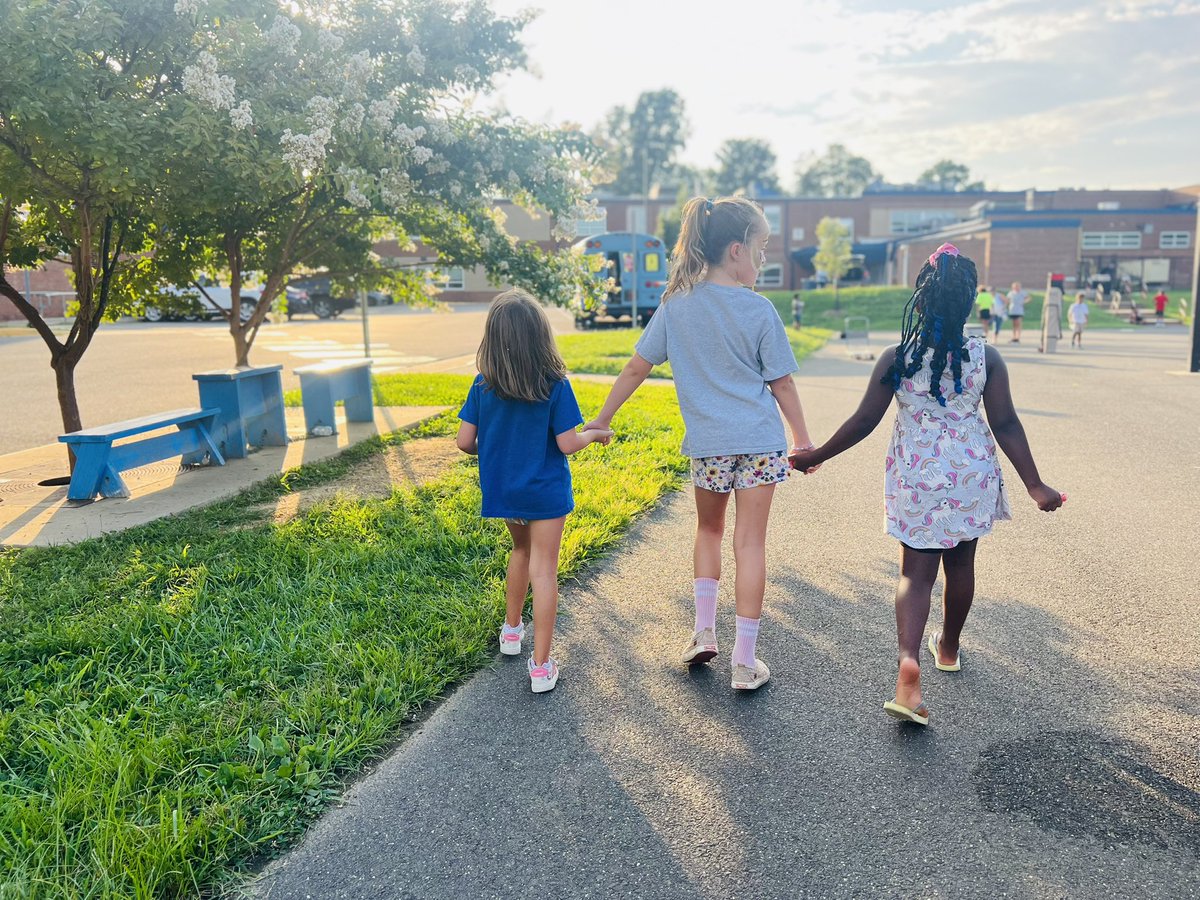 Back-to-School @BucknellElem a success - these photos tell it all! Thank you, families, for showing up!