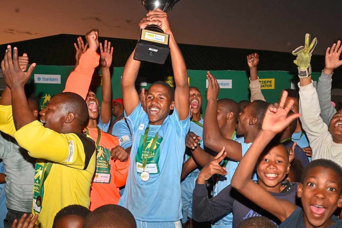BackpageMedia's tweet photo. 2023 Kay Motsepe Schools Championship 🏆

Queenstown, Eastern Cape 📍

📸Deryck Foster/BackpagePix  

#KayMotsepeSchoolsChampionship #SouthAfricanFootball #Queenstown #EasternCape https://t.co/TPF71EVM7T