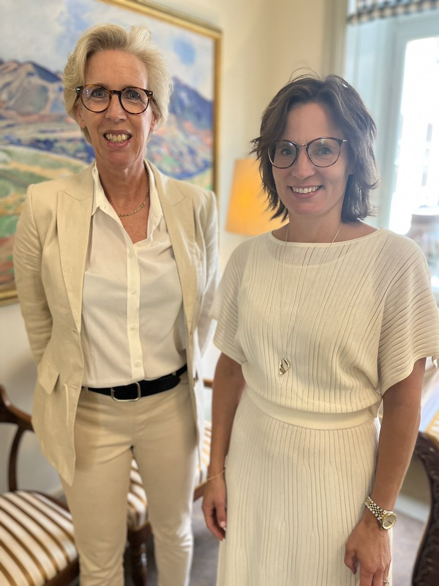 Ser fram mot att jobba med vår nya EU-ambassadör Mikaela Kumlin Granit🇪🇺🇸🇪Första möte idag för att prata om de stora och viktiga frågor som står på EU:s agenda under hösten. Det känns tryggt att ha Mikaela med hennes breda erfarenhet på plats.